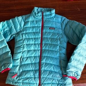 Girls Patagonia reversibleBlue Puffer Jacket with magenta